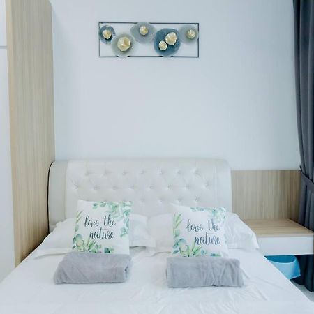 New Drawbridge Condo With Seaview And Pool Kuala Terengganu Bagian luar foto