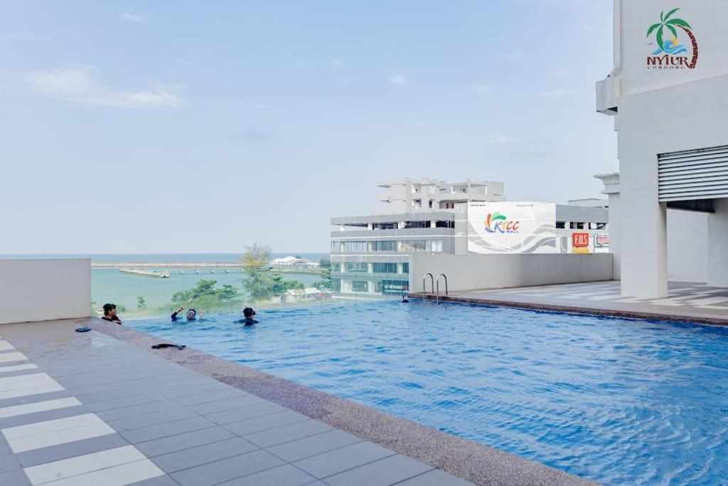 New Drawbridge Condo With Seaview And Pool Kuala Terengganu Bagian luar foto