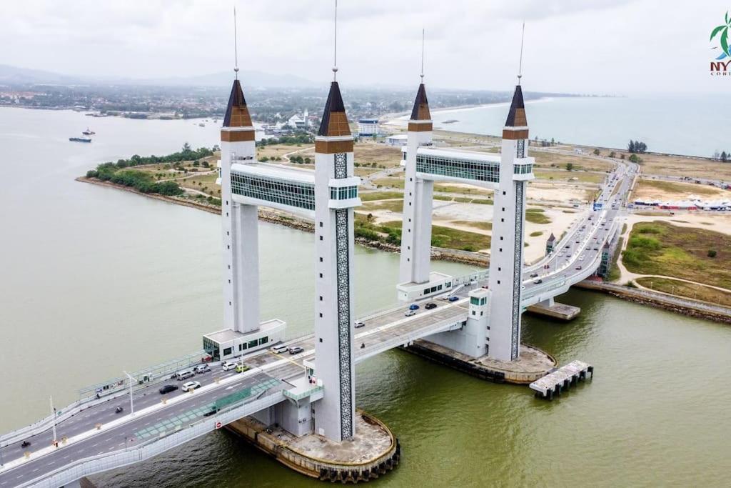 New Drawbridge Condo With Seaview And Pool Kuala Terengganu Bagian luar foto